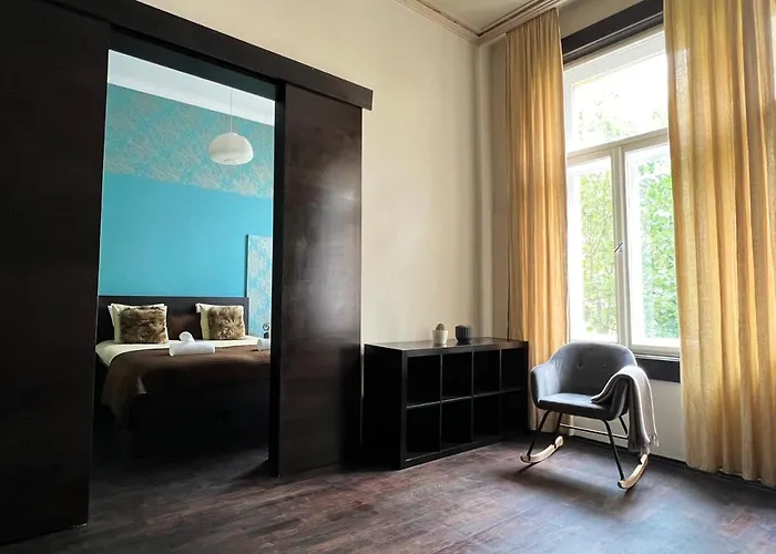 Deluxe Cosmopolitan Apartment Budapest, With Private Parking